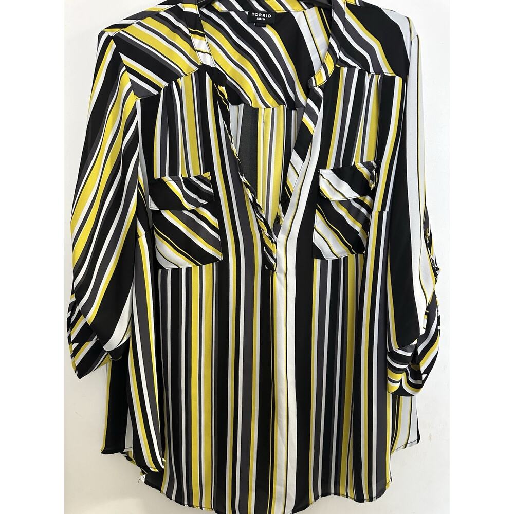Torrid Women’s Top Yellow Black V-Neck Size 3 3/4 Tab Sleeve